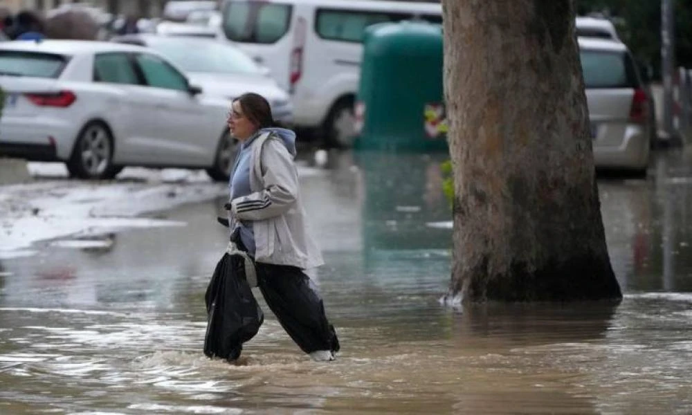 Ιταλία: Νεκρός πυροσβέστης λόγω της κακοκαιρίας - Υπερχείλισε ο ποταμός στην Εμίλια Ρομάνια (Βίντεο)